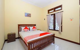 Oyo 2864 Mangsit Garden Homestay