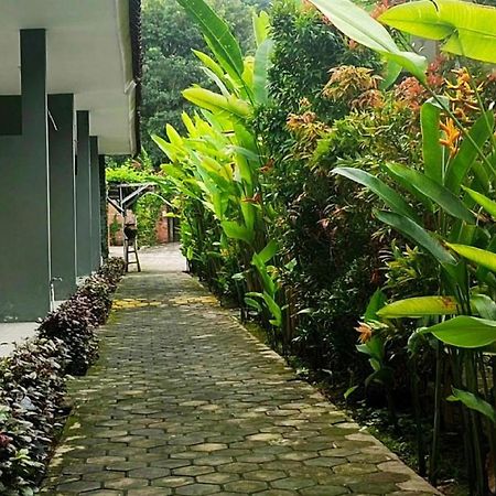 Oyo 2864 Mangsit Garden Homestay Bagian luar foto