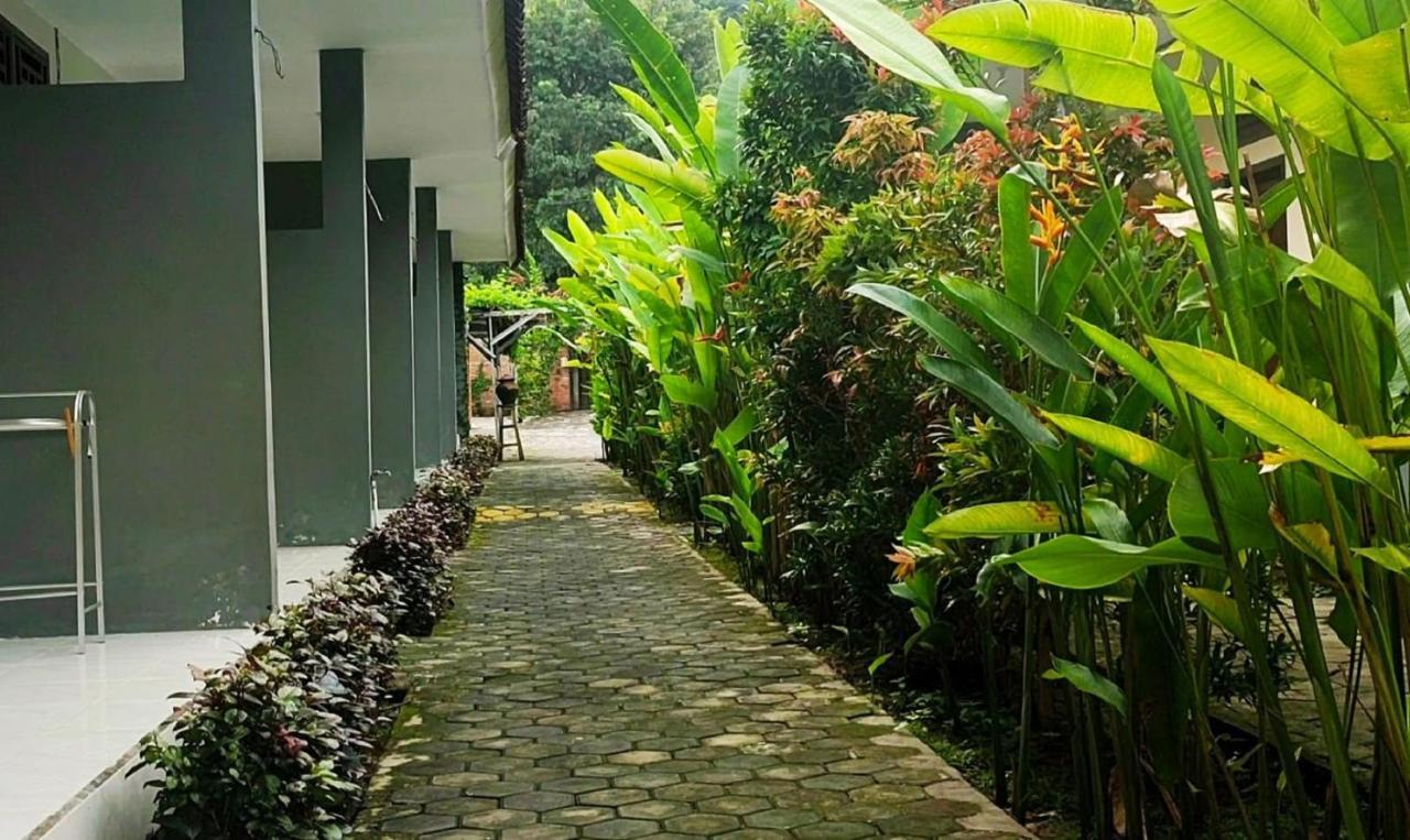 Oyo 2864 Mangsit Garden Homestay Bagian luar foto